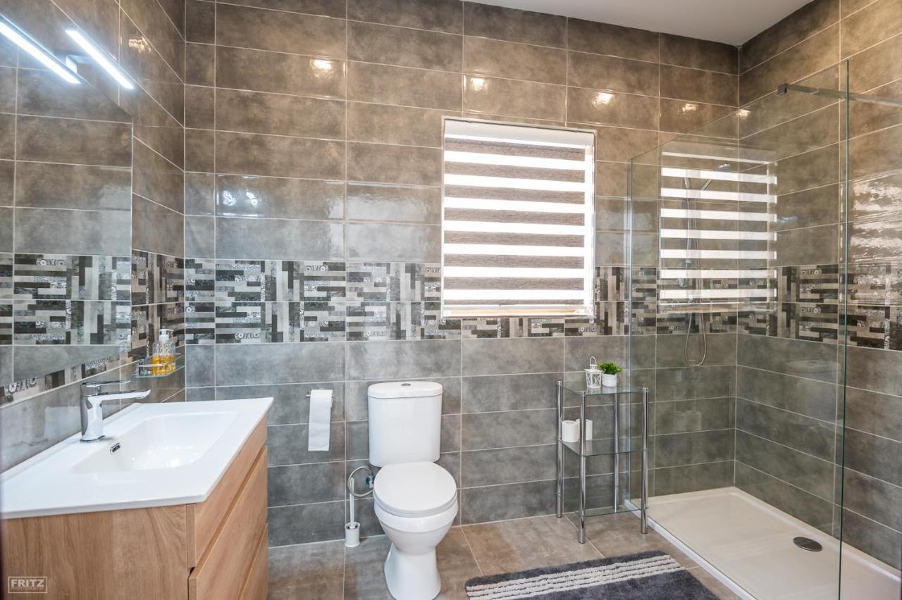 Close To Airport, Double Bedroom, Sofa-Bed, Private Bathroom For Adults And Children Aged 10 And Over Only Gudja Esterno foto