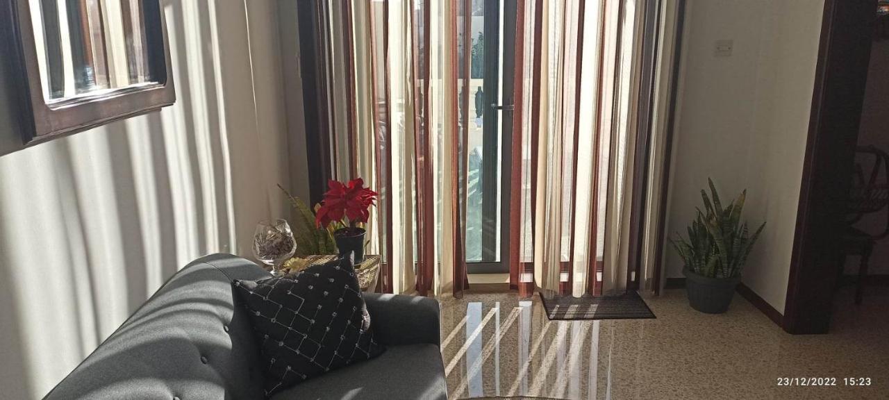 Close To Airport, Double Bedroom, Sofa-Bed, Private Bathroom For Adults And Children Aged 10 And Over Only Gudja Esterno foto